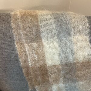 Woman’s mohair scarf